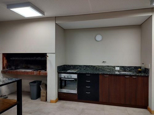 Departamento En Venta En Bariloche. Vista Al Lago. Cochera. Gimnasio Salón.