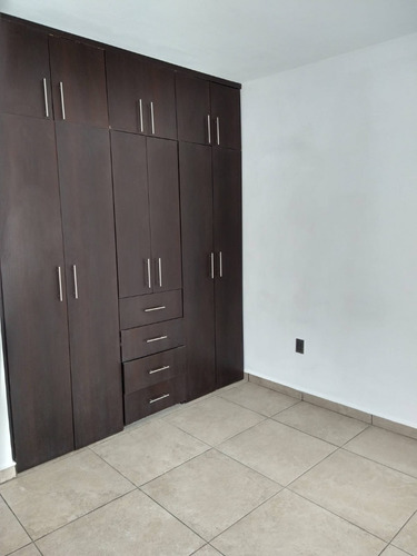 Se Vende Casa Sola, En Lomas De Cuernavaca, Moderna, Amplia, Iluminada, Jardín Y Alberca