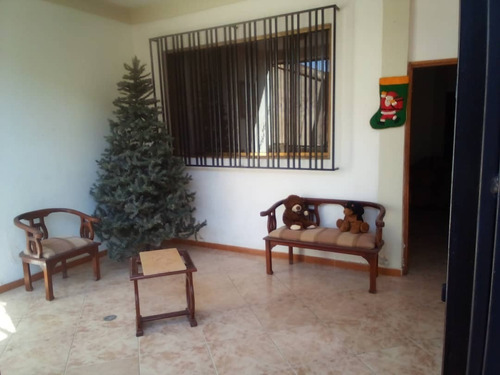 Imagen 4 de 11 de Casa En Urb. Dos Lagunas, Santa Teresa