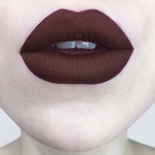 Labial KVD Vegan Beauty Everlasting Liquid Lipstick color vampira mate