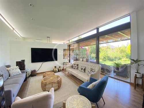 Casa En Arriendo De 5 Dorm. Golf De Manquehue