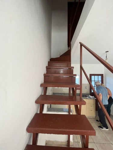 Duplex De 3 Ambientes Con Patio En Lomas Del Mirador