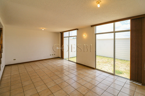 Imagen 4 de 13 de En Venta Casa De 2 Niveles En Villas De Choacorral, San Lucas Sacatepequez
