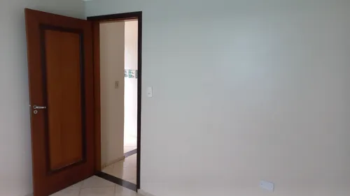 Casa Grande E Espaçosa Com Terraço E Churrasqueira Com Ótima Localização