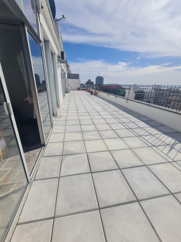 Apto De 2 Dormitorios, 3 Baños,  Gran Terraza, ( Penthouse)  Parrillero Centro