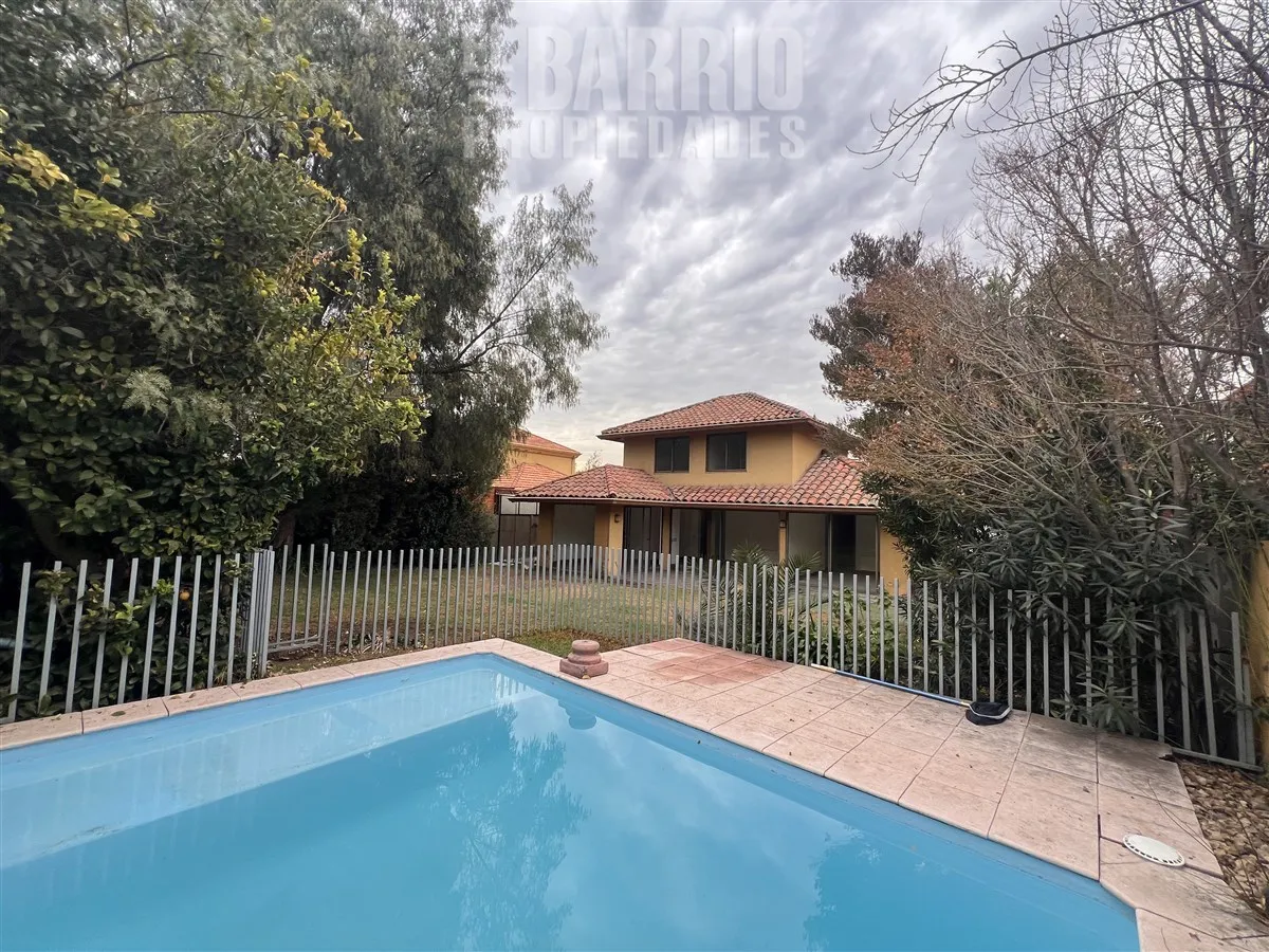 Imagen 1 de 17 de Casa En Arriendo Chamisero / Chicureo / Colina