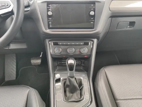 Volkswagen Tiguan 5p Comfortline L4/1.4/T Aut 7 Pas