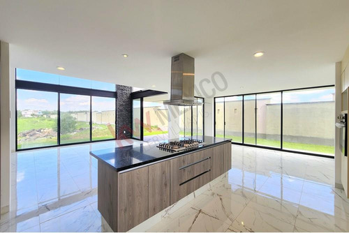 Casa En Venta En Balvanera Con Recamara En Planta Baja Y Estudio