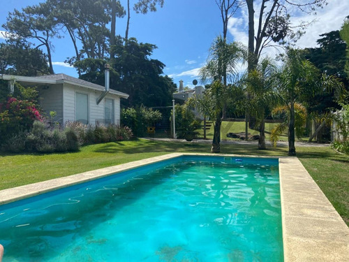 Cómoda Casa A Pasos De La Playa Brava