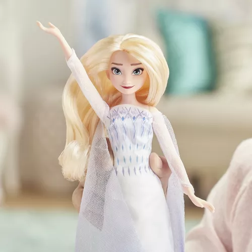 Boneca Frozen Elsa musical e com acessórios (30Cm)