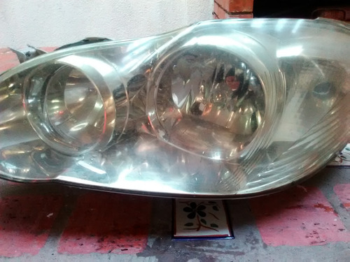 Faros Delanteros Toyota Corolla, El Del Piloto, Pestaña Mala (Usado)