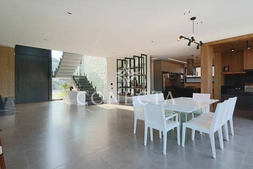 Imagem 21 de 30 de Tamboré 11 - 388m²; 4 Suítes; Living De 3 Ambientes; Cozinha Integrada; Ótima Localização; Vista Permanente - Cncd337