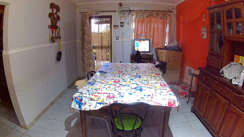 Imagen 4 de 15 de Se Vende Casa De Pasillo Con 4 Dormitorios