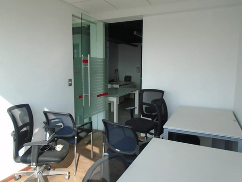 Tranqueras- Las Condes 110 M2 Con 7 Privados Y 3 Baños