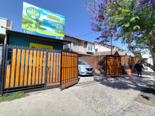 Excelente Propiedad Comercial En Sector Residencial!!