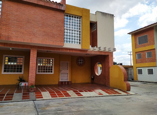 Imagen 1 de 13 de Townhouse En Venta En Urb. El Piñal,  #23-13132.  More  04145981129