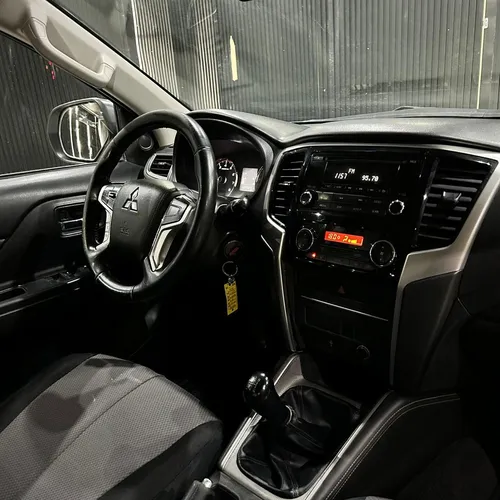 Mitsubishi L200 2.4 GLX 4x2 Mt