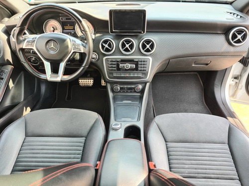 Imagen 11 de 15 de Mercedes-benz Clase A 2015 1.6 200 Cgi Sport S/techo At