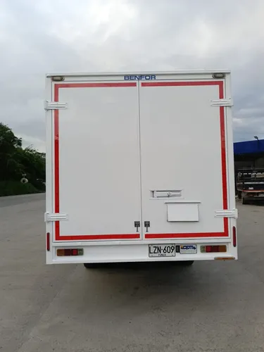 Hermosa Chevrolet Nqr Furgon 2023 Con 30.000km Como Nueva
