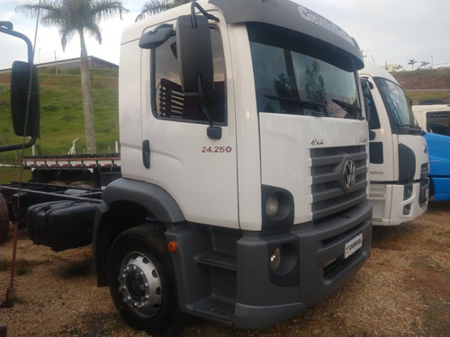 Imagem 2 de 9 de Vw Constellation 24-250 Truck