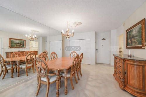 Departamento En Venta En Hallandale, Miami, Florida
