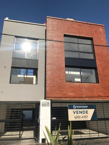 Excelente Dúplex Con Cochera Y Terraza En Venta!!!