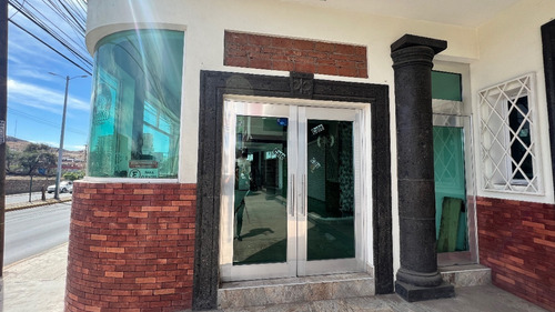 Local En Renta A Pie De Boulevard Euquerio Guerrero 81 M2