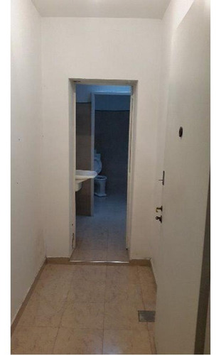 Local En Venta Sobre Av Rivadavia Al 12000 A 3 Cuadras De Li