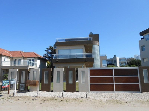 Casa De 4 Ambientes Con Piscina In-out Pinamar