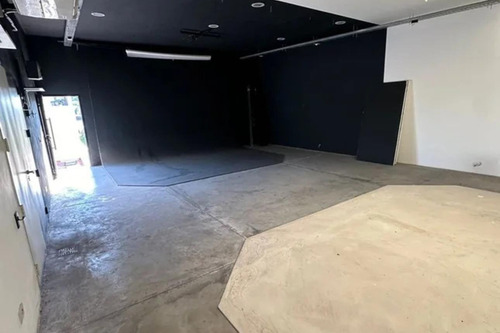 Casa En Venta - 2 Dormitorios 2 Baños - Cochera - 160mts2 - Morón
