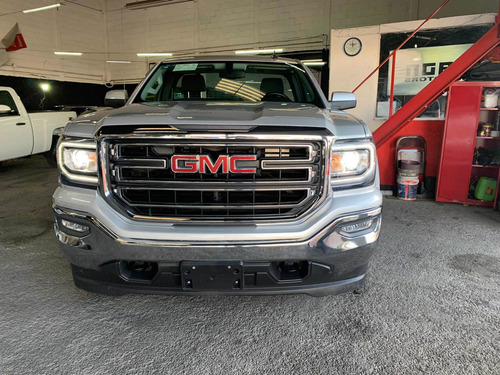 Imagen 1 de 14 de Gmc Sierra 5.4 Cab Reg At 4x4 2018