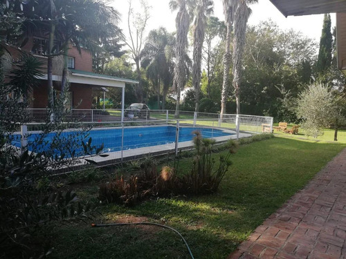 Casa En Venta - 4 Dormitorios 3 Baños - Cochera - 2.200mts2 - Florencio Varela
