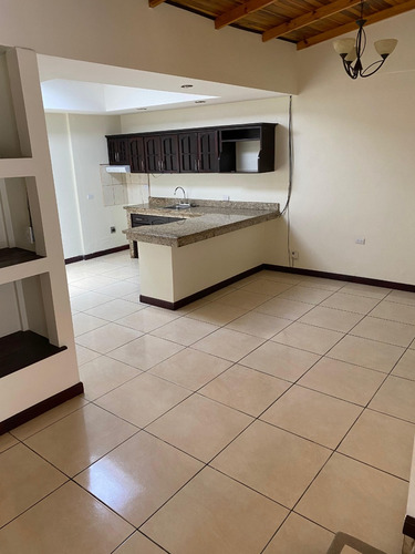Hermosa Casa Familiar En Excelente Ubicación