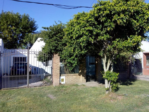 Casa / Permuta En Venta En La Plata