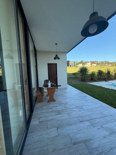 Casa 4 Amb Con Piscina. Barrio Privado