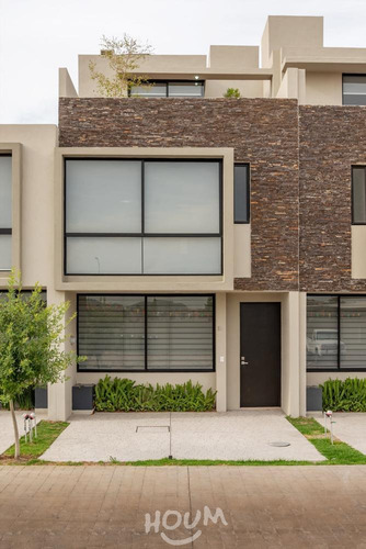 Imagen 2 de 23 de Casa En Fraccionamiento Jardines De Santa Ana, Guadalajara Con 2 Recámaras, 108 M², Id: 47329