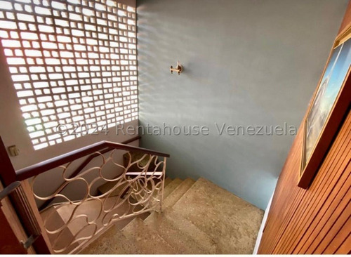 Extraordinaria Planta Alta Con Excelente Ubicación En La Floresta. Mls # 25-3270 Lp
