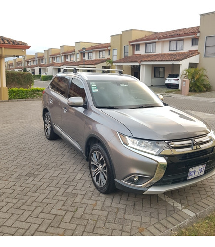 Mitsubishi Outlander 2018  7 Pasajeros