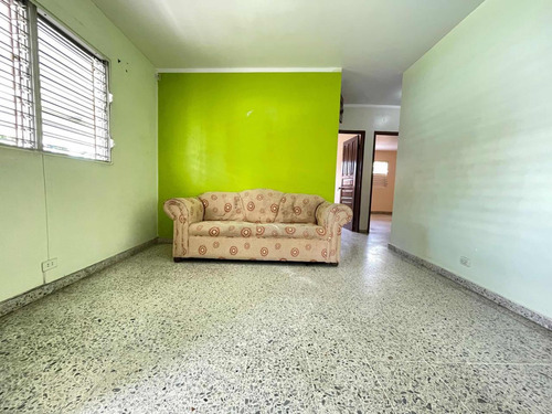 Alquilo Casa + Patio Para Uso Comercial En Los Prados
