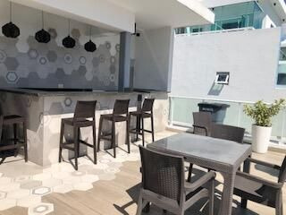 Venta Hermoso Apartamento En Una Segunda Con Terraza, 3 Habi