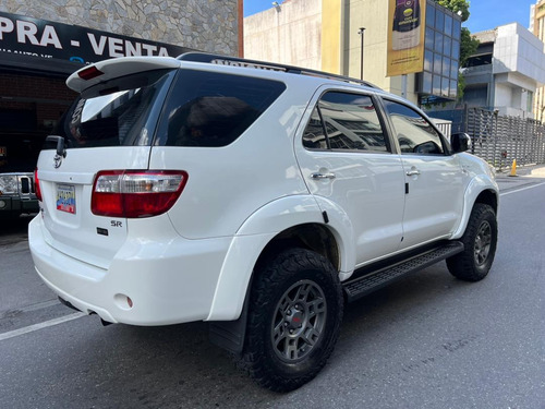 Imagen 6 de 11 de Toyota Fortuner 2011
