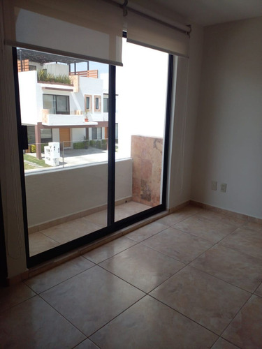 En Venta Casa En Santa Fe Juriquilla, Roof Garden, 4ta Recamara U Oficina..