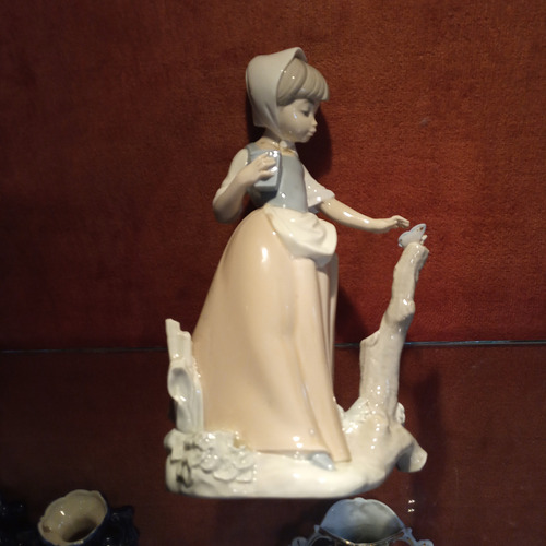 Figura De Porcelana Nao Por Lladro Antigua Estatuilla Niña Celeste Blanco Y Marron (Usado)