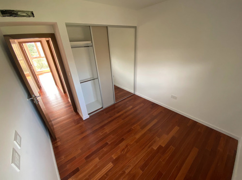 Departamennto En Venta De Tres Dormitorios, City Bell
