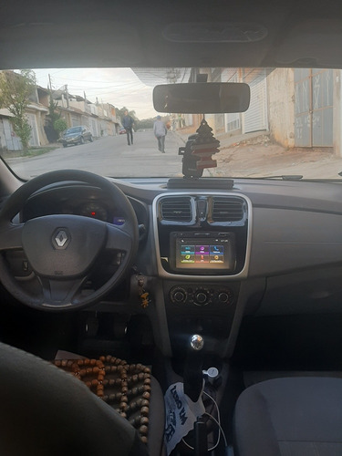 Imagem 8 de 11 de Renault Logan 2017 1.0 12v Expression Sce 4p