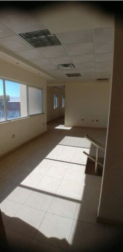 Edificio En Venta, Con Oficinas, Bodegas Y Estacionamiento Por La Tecnológico