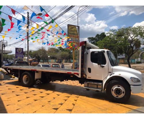 Imagen 3 de 12 de Freightliner M2 106