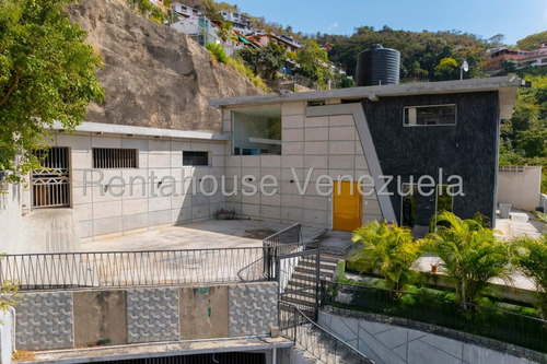 Casa Para Remodelar De Multiples Niveles En Venta Ubicada En Chaguaramos 25-17638