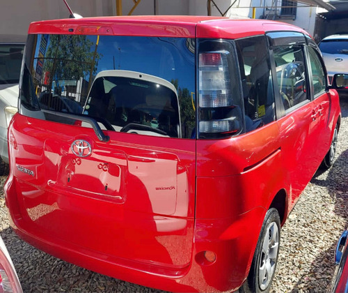 Imagen 8 de 10 de Toyota Sienta Automática