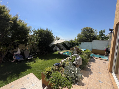 Casa En Venta De 6 Dorm. En La Florida
